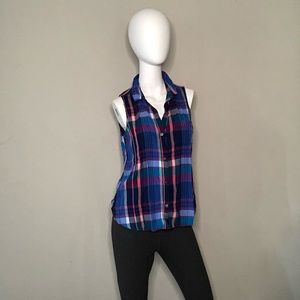 2/$5 ⚡️ Plaid Sleeveless Button Down